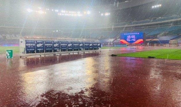 九游体育官网- 尼斯主场草皮遭暴雨破坏，比赛延期举行  