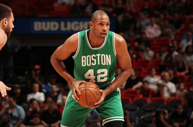  特雷杨组织串联老鹰全民皆兵击败黄蜂收获三连胜